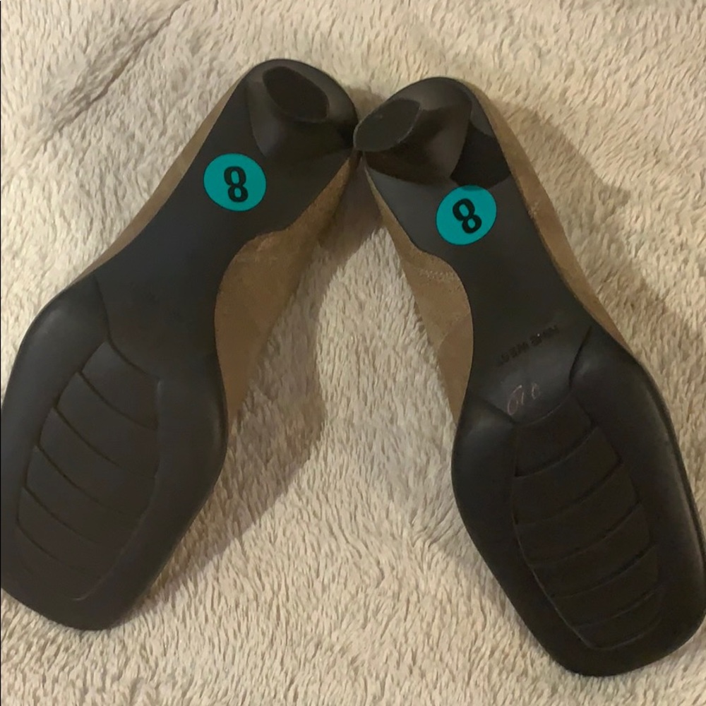 NINE WEST tan suede pumps - Picture 2 of 4